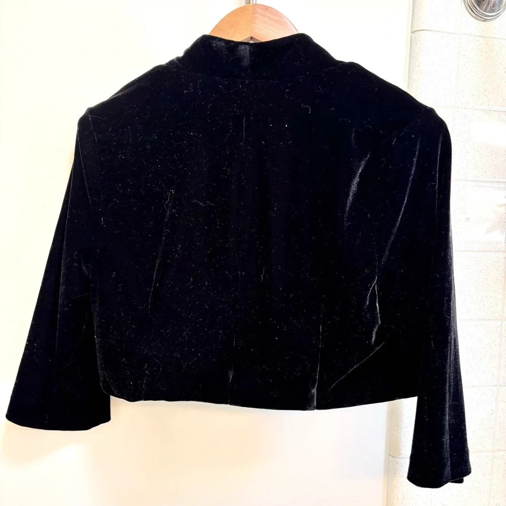 Sangria Cropped Black Velvet Bolero Jacket Witchy Goth Size Medium 3/4 sleeve - Picture 5 of 8